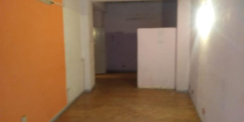 Alquiler O Venta - Local - Balvanera Calle Saavedra A Metros De Av Belgrano Y Av Jujuy