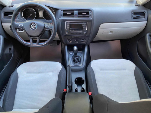 Imagen 7 de 15 de Volkswagen Jetta 2016 2.5 Comfortline At