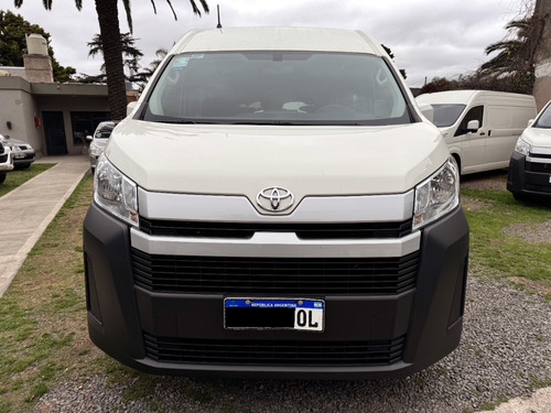 Toyota Hiace 2.8 Tdi Furgón 6at L2h2 3a 5p