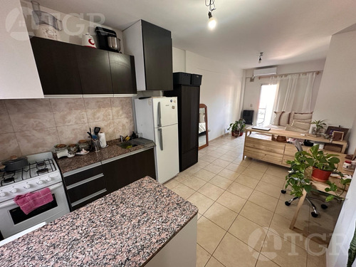 Venta Departamento Monoambiente Con Cochera Cubierta En Caseros