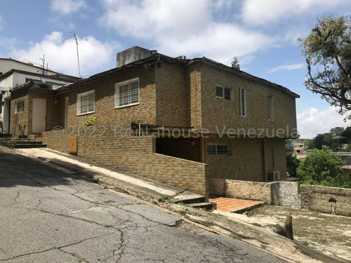 Casa En Venta En Alta Florida 325 Terreno 325 Construccion Cinco Dormitorios Cinco Baños Pisos De Porcelanato Estacionamiento Descubierto Con Balcón Y Terraza Conjunto Cerrado Al Pie Del Ávila