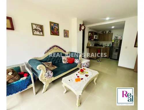 Se Vende Amplio Y Cómodo Apartamento En Unidad Cerrada.