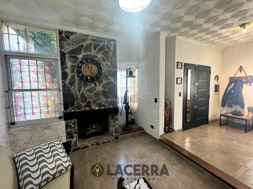 Casa En Venta Chilavert 3 Amb En Pb. Y 4 Amb En Pa.