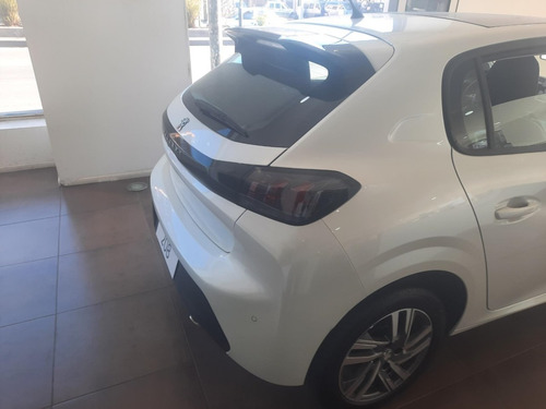 Imagen 10 de 15 de Peugeot 208 Feline Mc