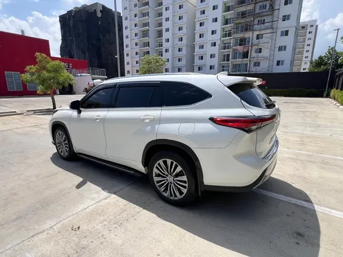Toyota Hailander Platinum