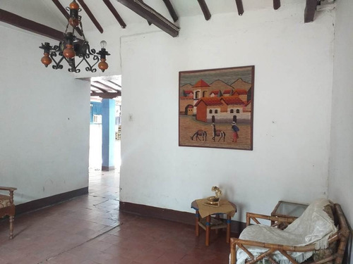 Imagen 1 de 13 de Casa En Venta Estilo Colonial Economica En Pleno Centro De Coro 04126887776 23-2219