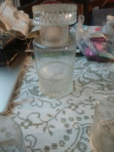 Whiskeras Antiguas Con Vasos De Whisky Antiguo (Usado)