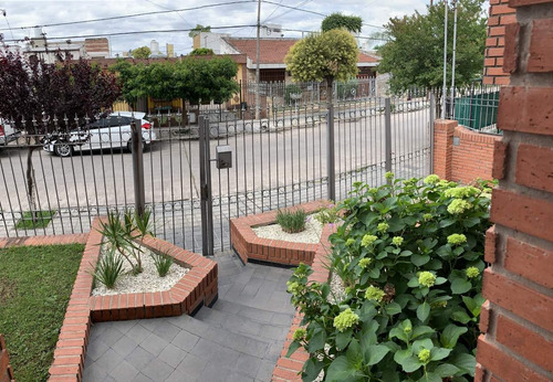 Imagen 2 de 3 de Altos San Martín, Vendo Casa 3 Dormitorios, Pileta