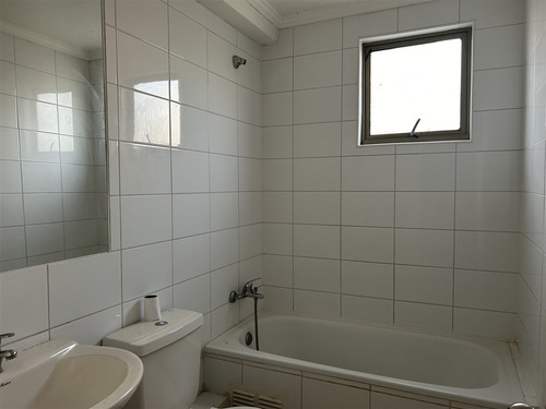 Casa En Venta De 4 Dorm. En Maipú