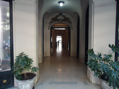 Imagen 4 de 16 de Regias Oficinas Ubicadas En El Histórico Edificio -pasaje Urquiza
