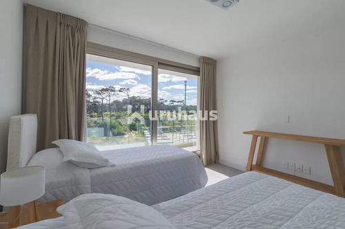 Alquiler Apartamento Tres Dormitorios Manantiales Edificio Moorea Bay