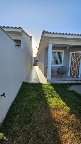 Casa Mobiliada 2 Quartos Em Itaipuaçu (energia Solar)