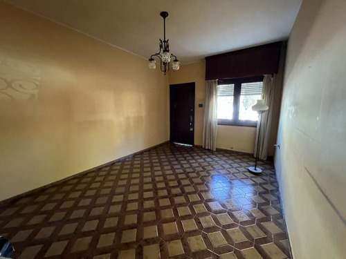 Venta De Casa De 3 Dormitorios Y Garaje En Brazo Oriental