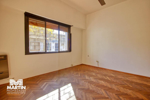 Casa Ph En Venta En Olivos 3 Ambientes, Con Cochera, Jardín Y Galpón. 170 M2 Cub.