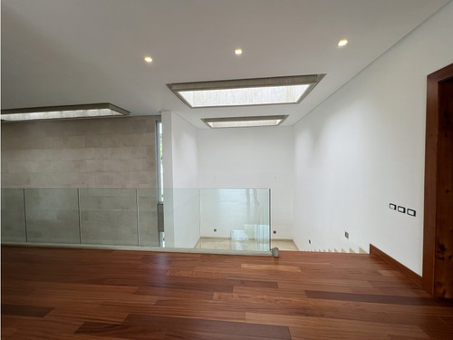 Se Vende Quinta De Lujo De 2900 Mts 5h/10b/12p En Cerro Verde (jc)