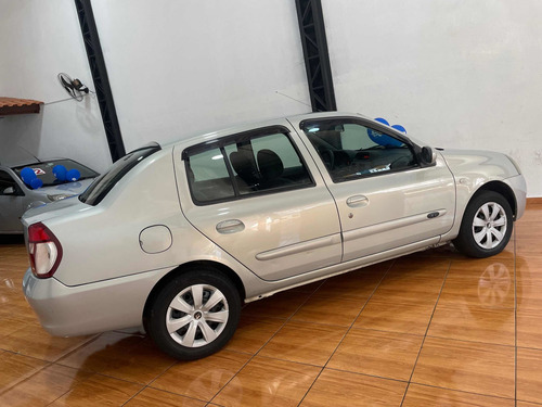 Imagem 1 de 8 de Renault Clio Sedan 2009 1.6 16v Privilège Hi-flex 4p
