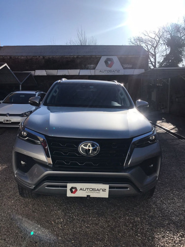 Imagen 2 de 14 de Toyota Hilux Sw4 4x4 Srx 2.8 Tdi At 7as Diesel - 2021