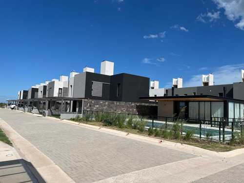 Venta - Housing Duplex 2 Dormitorio 3 Baños - Pileta En Nobu