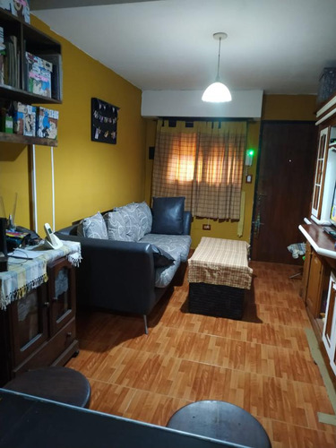 Casa En Venta - 2 Dormitorios 1 Baño - Cochera - 100tms2 - Villa Elvira, La Plata