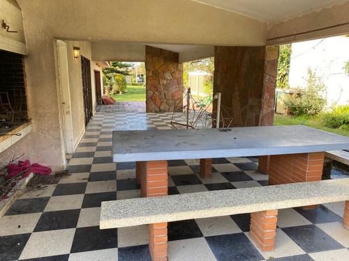 Casa De 4 Dormitorios Y 2 Baños