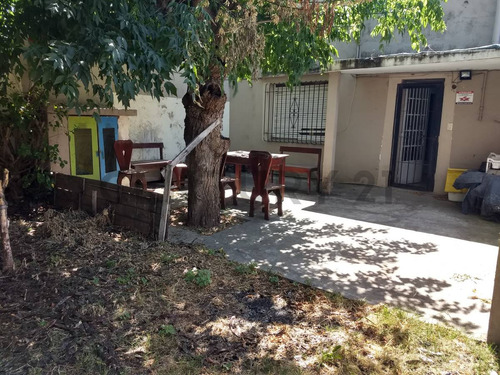 Lote De 600m2 Con Construcción A Reciclar