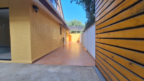 Casa Remodelada 4d/ 2b Piscina, Cercana A Comercio, Serv.