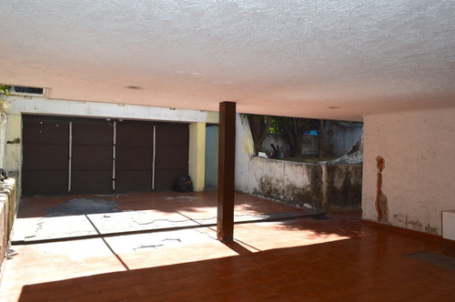 Ubicadísima Propiedad En Venta Como Terreno !