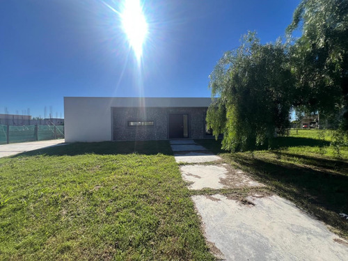 Casa Venta Barrio Norte El Cantón Escobar 3 Dormit Dependencia Con Baño