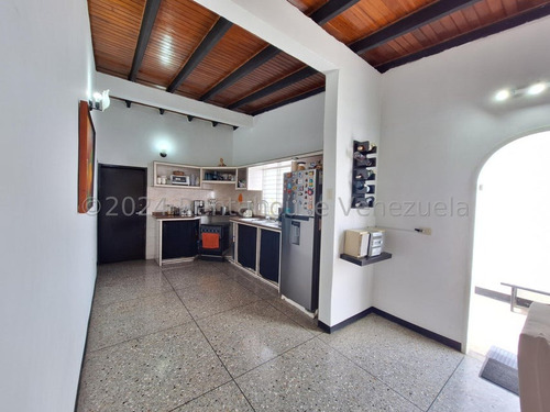 Casa En Venta Yucatan , Zona Norte Barquisimeto, Amplia, Tanque Subterraneo, Mls 24-22024 Dh