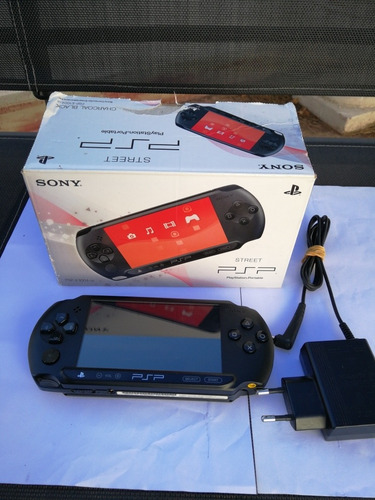 Psp E1004, Sin Flashear,  Memoria De 19 Gb, Cargador Y Caja