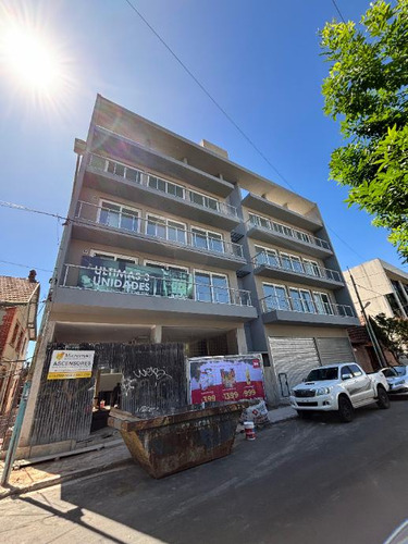 Departamento 2 Ambientes Con Cochera En Venta En Bernal Centro