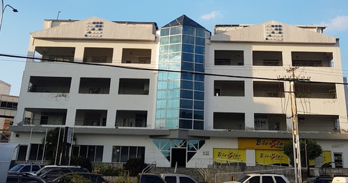 Imagen 1 de 12 de Oficina En Hospital Metropolitano Del Norte (lemof-003) Vende Abog. Del Carmen