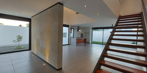 Imagen 8 de 12 de Preciosa Residencia En Grand Juriquilla, Jardín, Doble Altur