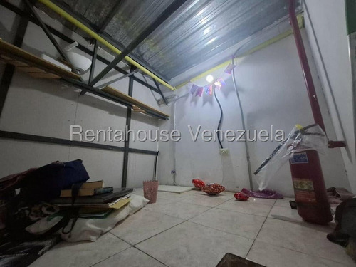 Estas Buscando Invertir Te Tengo Este Bello Local Ubicado En Uno De Los Centros Comerciales Mas Concurridos , Con Mesalina Espaciosa Y Con Altura,, Puertas Panorámicas Corredizas Santamaría