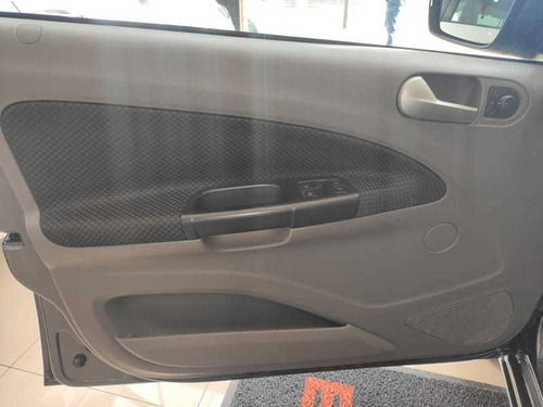 Imagem 10 de 15 de Volkswagen Novo Voyage Cl Mbv 2017