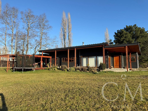 Hermosa Casa En Parcela De 8.000 M2 En Trafún.