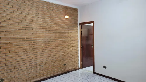 Vendo Casa Térrea Na Vila Das Graças Taubaté, Ótima Localização, 2 Quartos E 2 Vagas De Garagem Coberta, A 10 Minutos Do Centro A Pé.