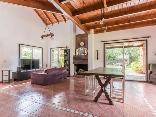 Venta De Hermosa Propiedad, En El Rodal