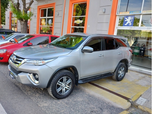 Imagen 1 de 19 de Toyota Sw4 2018 2.8 Sr 177cv 4x4