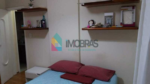 Imagem 5 de 15 de Apartamento Em Copacabana Em Rua Transversal E Arborizada E Silenciosa! - Ap3436