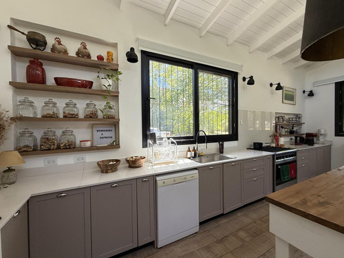 Encantadora Casa Quinta A La Venta En El Prestigioso Barrio La Araucaria| Lobos