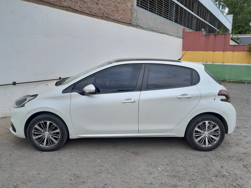 Peugeot 208 1.6 Feline