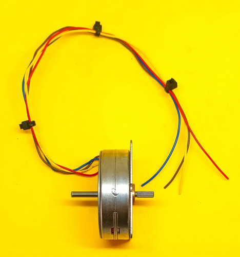 Motor A Pasos Doble Eje 4 Fases 8 Ohms 30v, P/encoder Elec. (Usado)