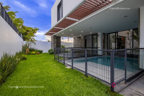 Casa De Lujo En Venta Cerca De Olivos A 5 Minutos Del Tec Con Alberca San Acasio