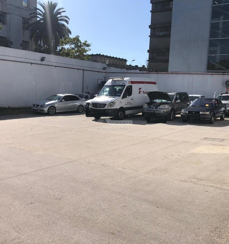 Imagen 11 de 11 de Local Galpon Deposito Aguada Jose L Terra Prox. Palacio 1500m Edificados. Altura 14mts.