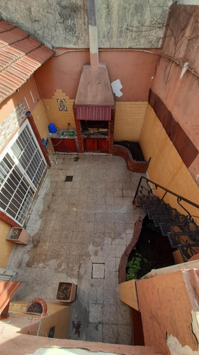 Imperdible Casa De 5 Amb. Con Gge. Espacios Amplios Y Ubicación Estratégica.