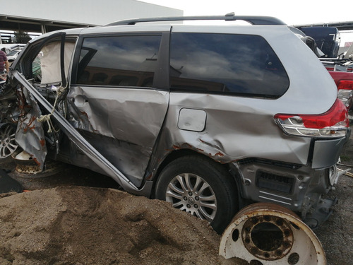 Imagen 9 de 9 de Toyota Sienna Xle Por Partes