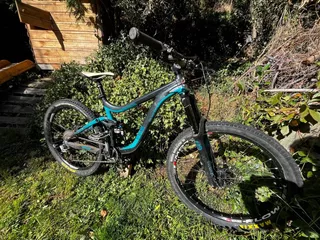 Bicicleta Enduro Giant Reign 27.5 No Commencal Specialized