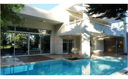 Casa En Venta Y Alquiler En Punta Del Este, Próximo A Shopping