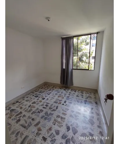 Apartamento Para Arriendo En La Loma Del Escobero